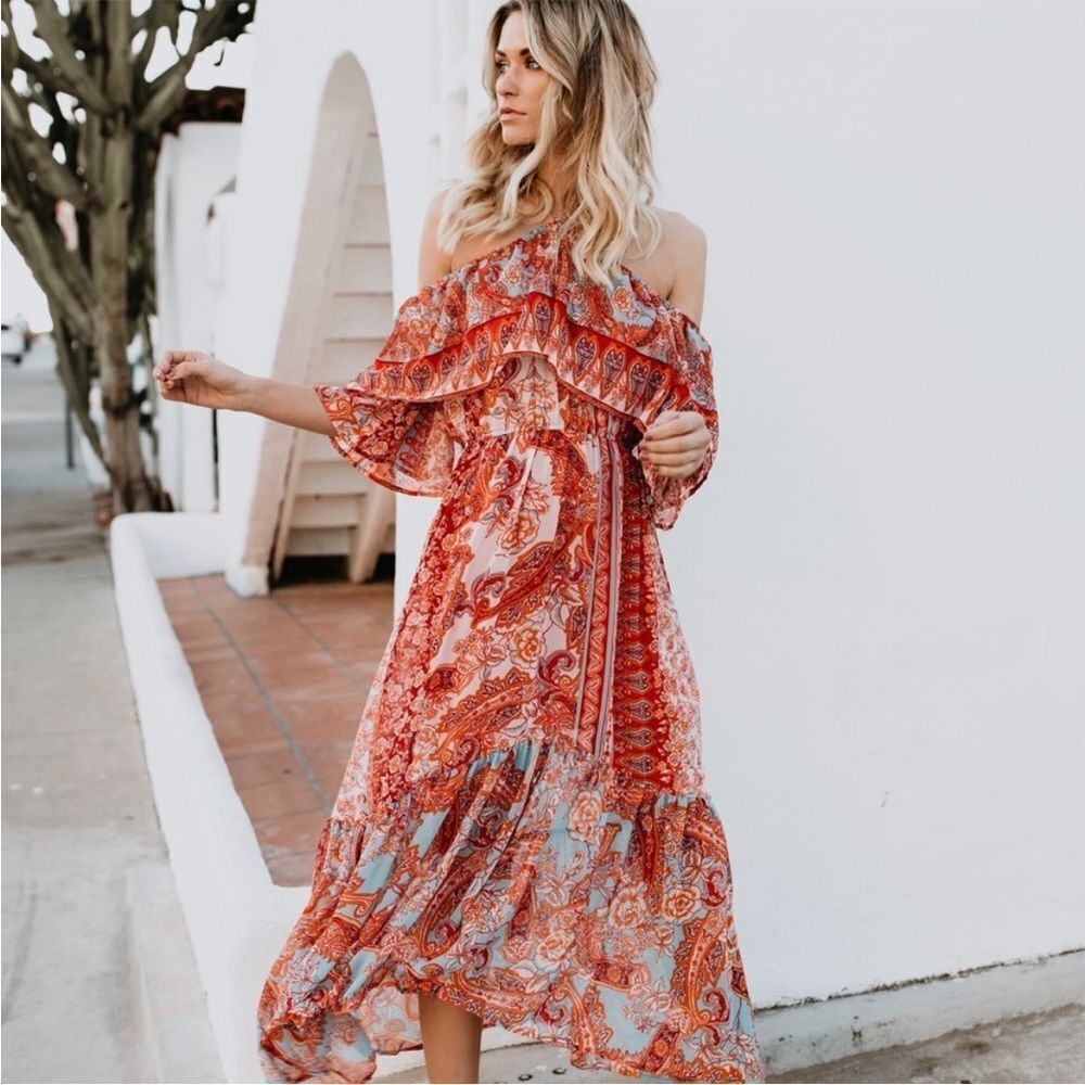 ✨Vici off the shoulder dress✨